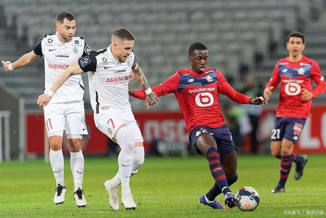 世俱杯首现裁判佩戴执法记录仪 俩中国裁判入选