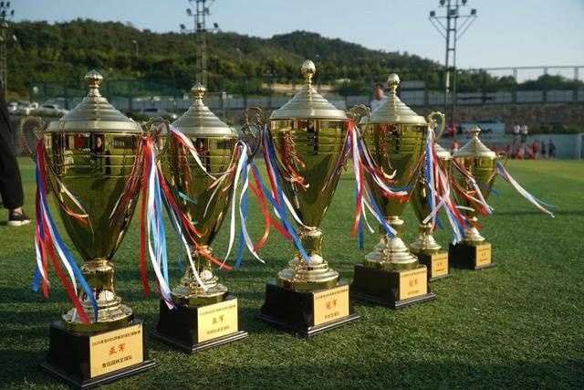 吉迪23+15+10公牛险胜雄鹿 雷霆灭黄蜂10连胜